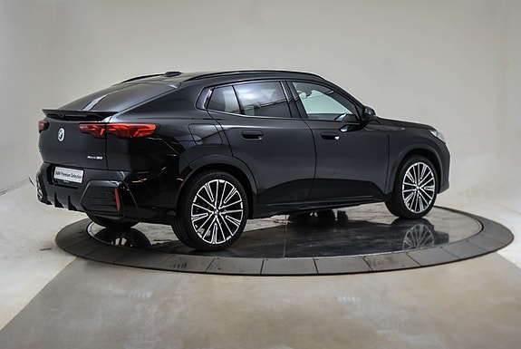 BMW iX2 14 of 19