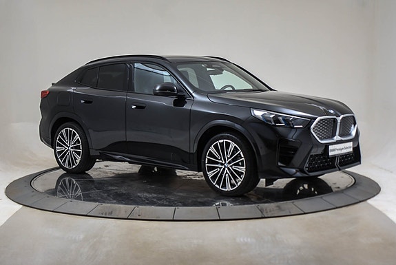 BMW iX2 12 of 19
