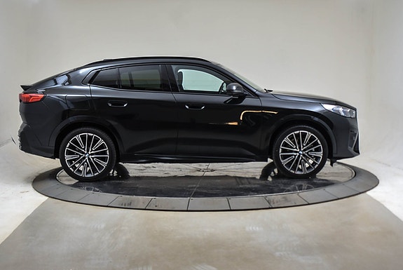 BMW iX2 13 of 19