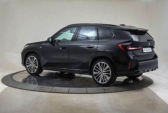 BMW iX1 3 of 5