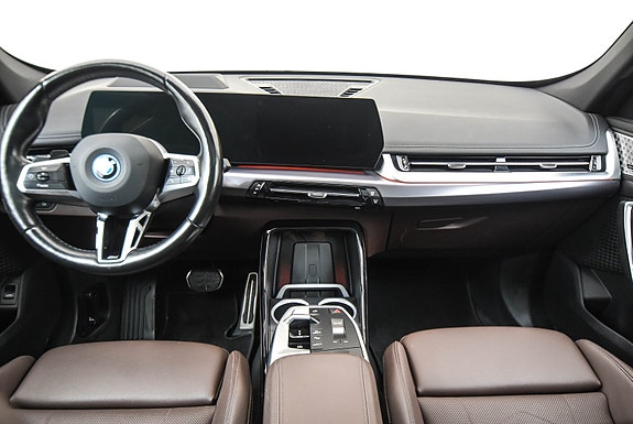 BMW iX1 5 of 5