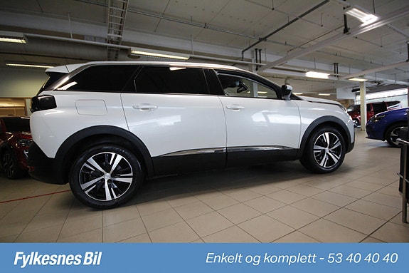 Peugeot 5008 2 of 5