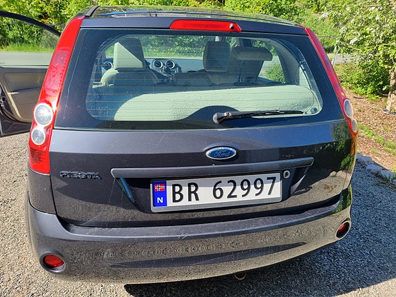 Ford Fiesta 3 of 5