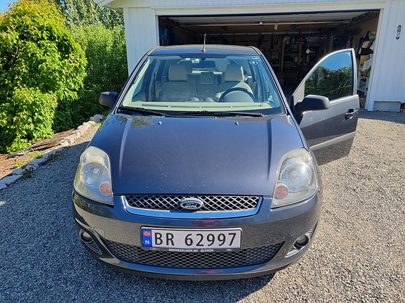 Ford Fiesta 4 of 5