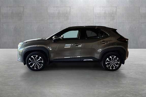 Toyota Yaris Cross 2 of 5