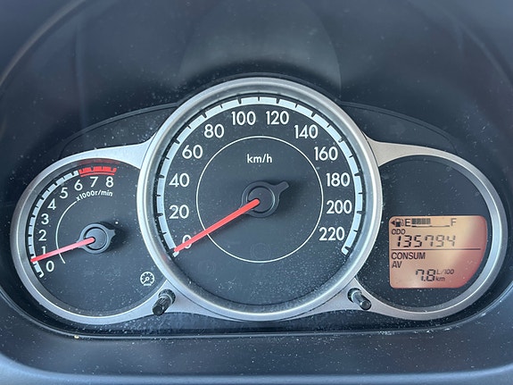 Mazda 2 9 of 14