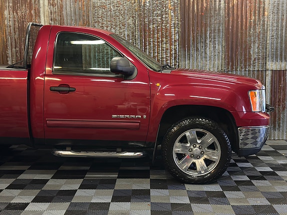 GMC Sierra 4 of 5