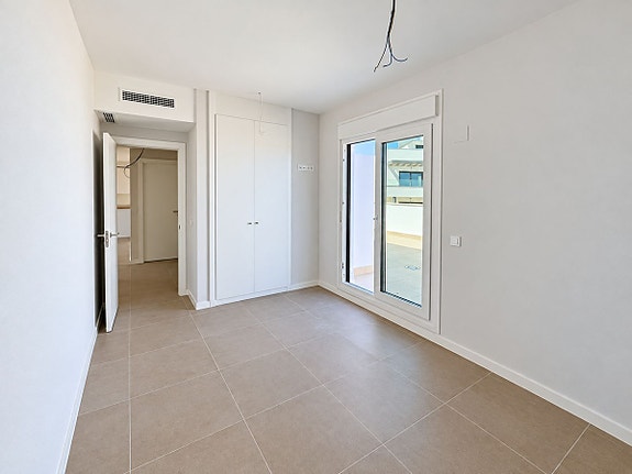 Penthouse med 109 m² terrasse – 2 minutters gange fra stranden – sjøutsikt og nær golf
