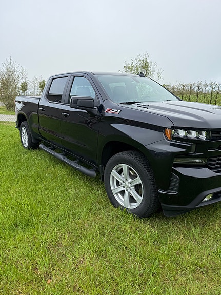 Chevrolet Silverado 2 of 5