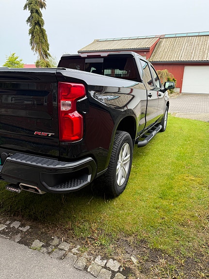 Chevrolet Silverado 4 of 5