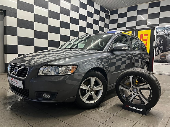Volvo V50 2 of 30