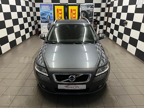 Volvo V50 3 of 30
