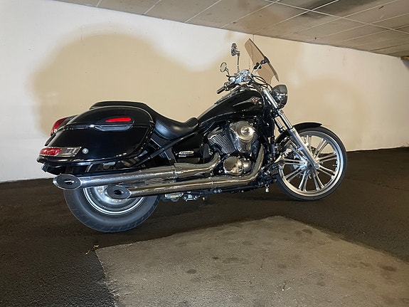 Kawasaki VN 900 Custom 4 of 5