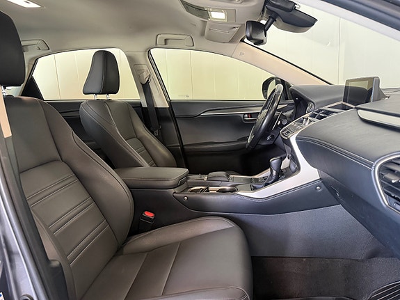 Lexus NX300h 5 of 5