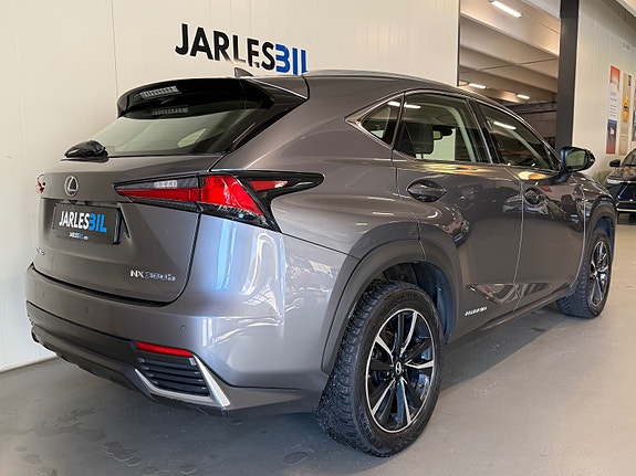 Lexus NX300h 3 of 5
