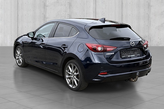 Mazda 3 4 of 5