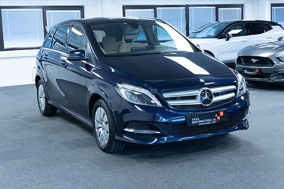 Mercedes-Benz B250 4 of 5