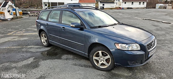 Volvo V50 2 of 5