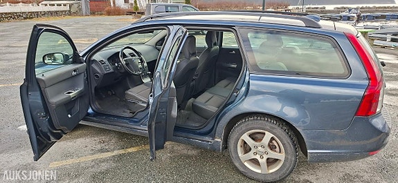 Volvo V50 4 of 5