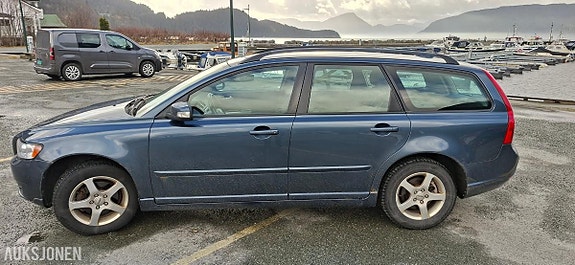Volvo V50 3 of 5