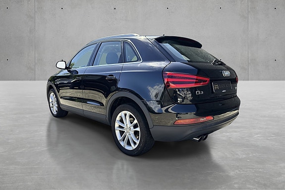 Audi Q3 2 of 10
