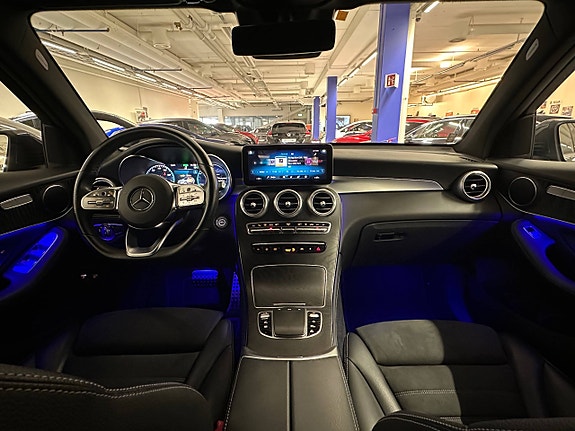 Mercedes-Benz GLC300 e 8 of 30