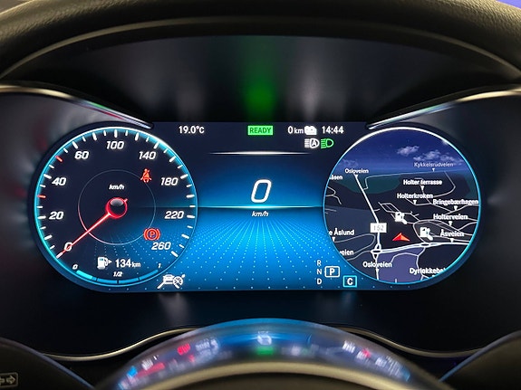 Mercedes-Benz GLC300 e 13 of 30