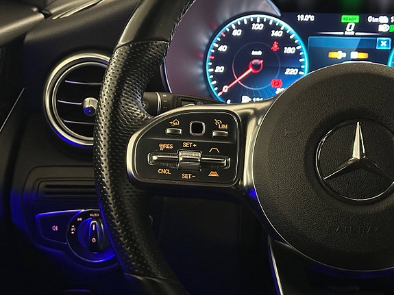 Mercedes-Benz GLC300 e 11 of 30