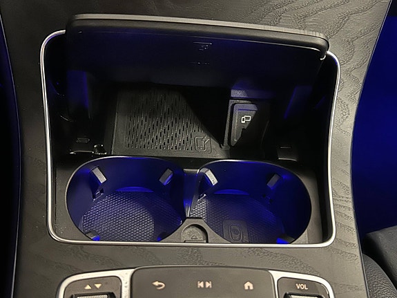 Mercedes-Benz GLC300 e 30 of 30
