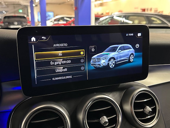 Mercedes-Benz GLC300 e 26 of 30