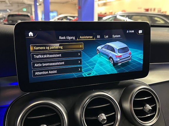 Mercedes-Benz GLC300 e 25 of 30