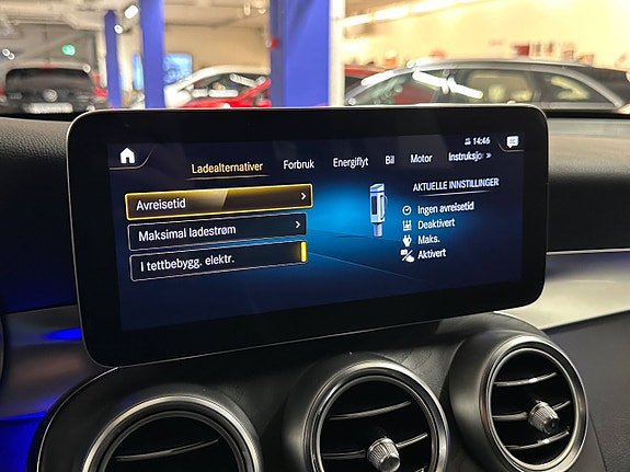 Mercedes-Benz GLC300 e 21 of 30