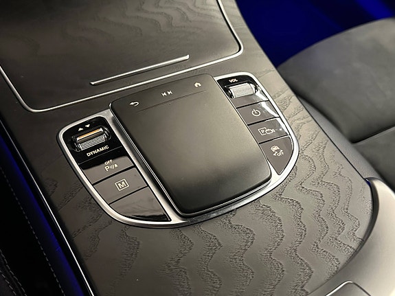 Mercedes-Benz GLC300 e 28 of 30