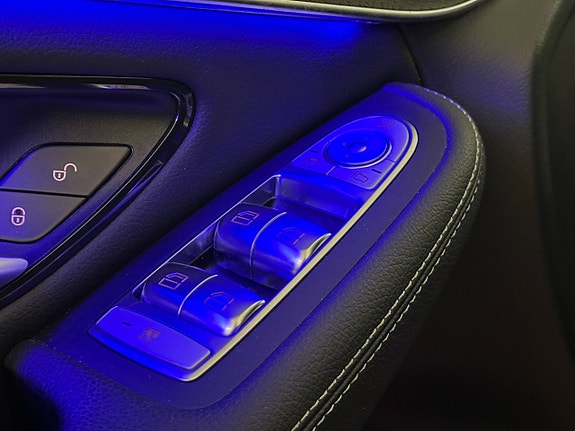 Mercedes-Benz GLC300 e 17 of 30