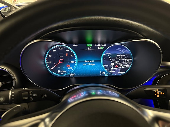 Mercedes-Benz GLC300 e 16 of 30