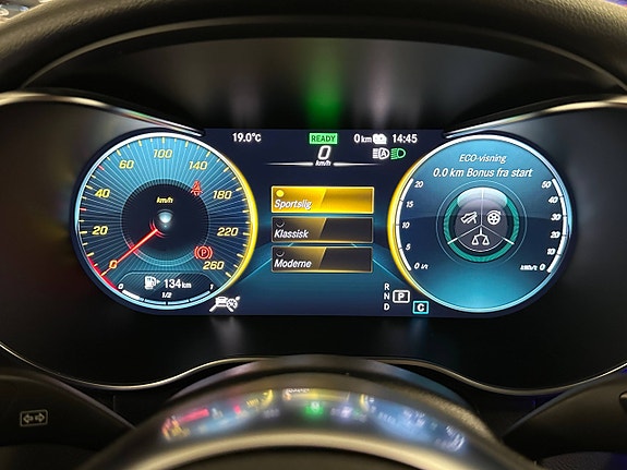 Mercedes-Benz GLC300 e 14 of 30