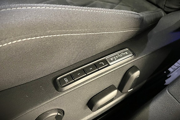 Volkswagen Golf VIII 10 of 21