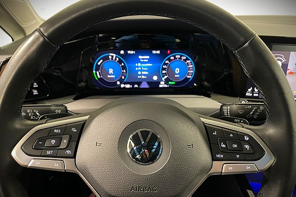 Volkswagen Golf VIII 11 of 21