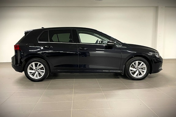 Volkswagen Golf VIII 3 of 21