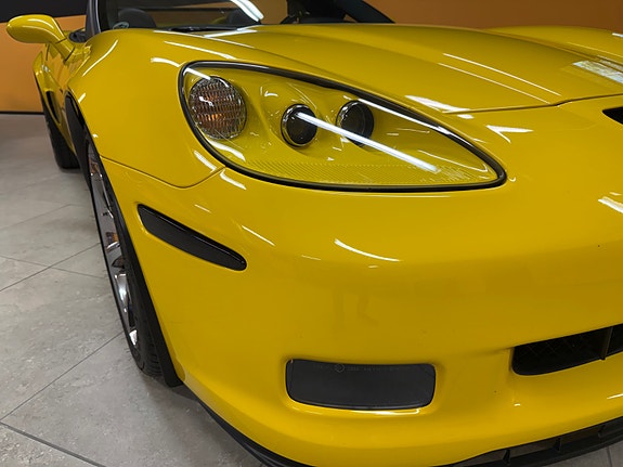 Chevrolet Corvette 4 of 5