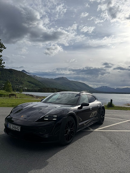 Porsche Taycan Cross Turismo 4 of 5