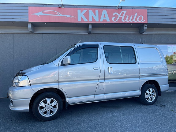 Toyota HiAce 3 of 5