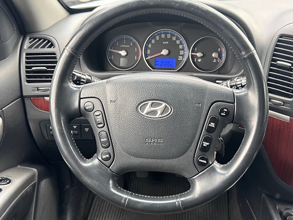 Hyundai Santa Fe 12 of 17