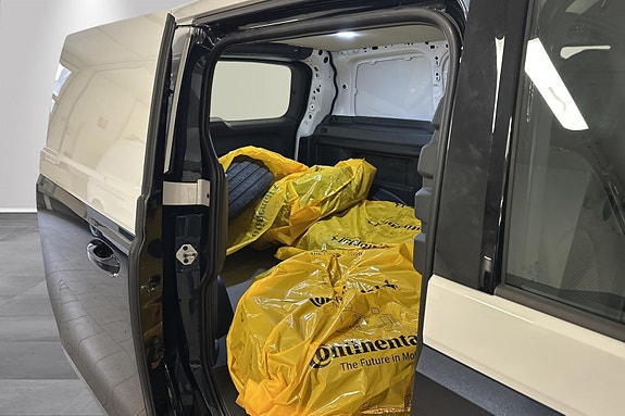 Volkswagen ID. Buzz 8 of 17