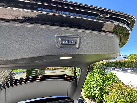BMW i5 14 of 17
