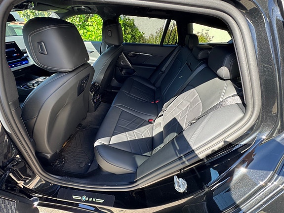 BMW i5 15 of 17