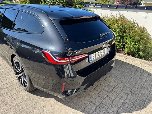 BMW i5 3 of 5