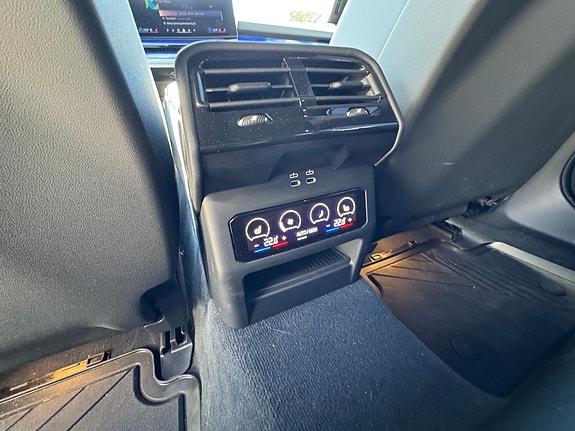 BMW i5 16 of 17