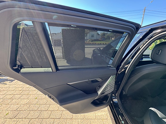 BMW i5 11 of 17