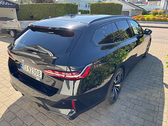 BMW i5 4 of 5